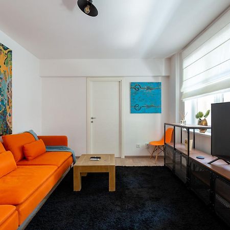 City Center-Cozy One Bedroom Apartment Bukares Bagian luar foto