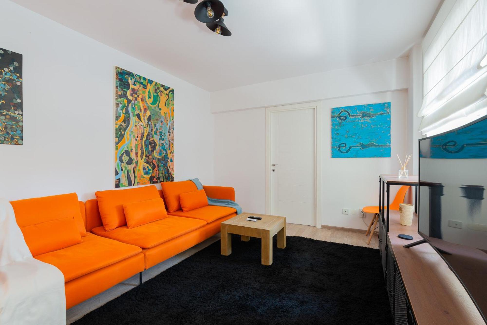 City Center-Cozy One Bedroom Apartment Bukares Bagian luar foto