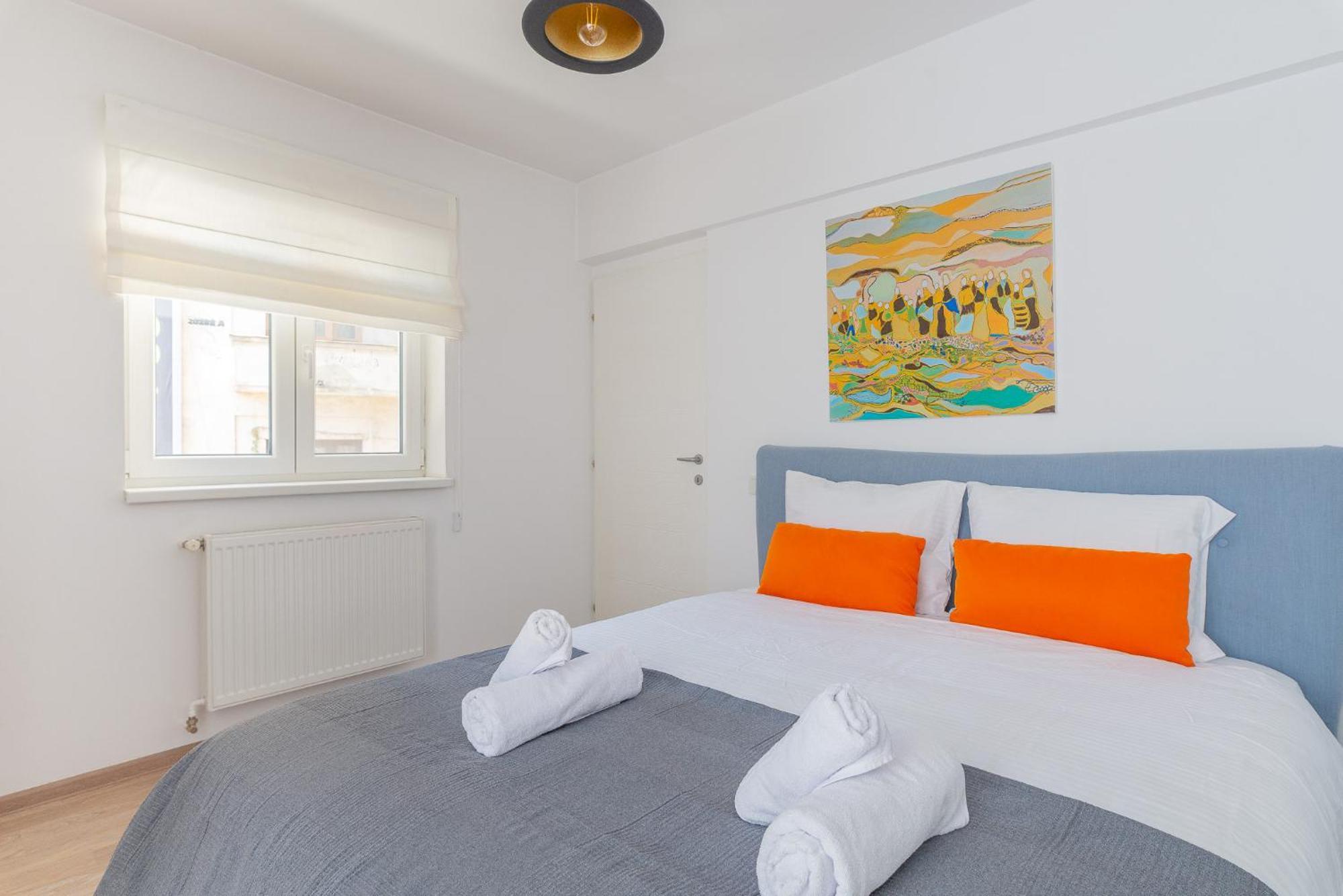 City Center-Cozy One Bedroom Apartment Bukares Bagian luar foto