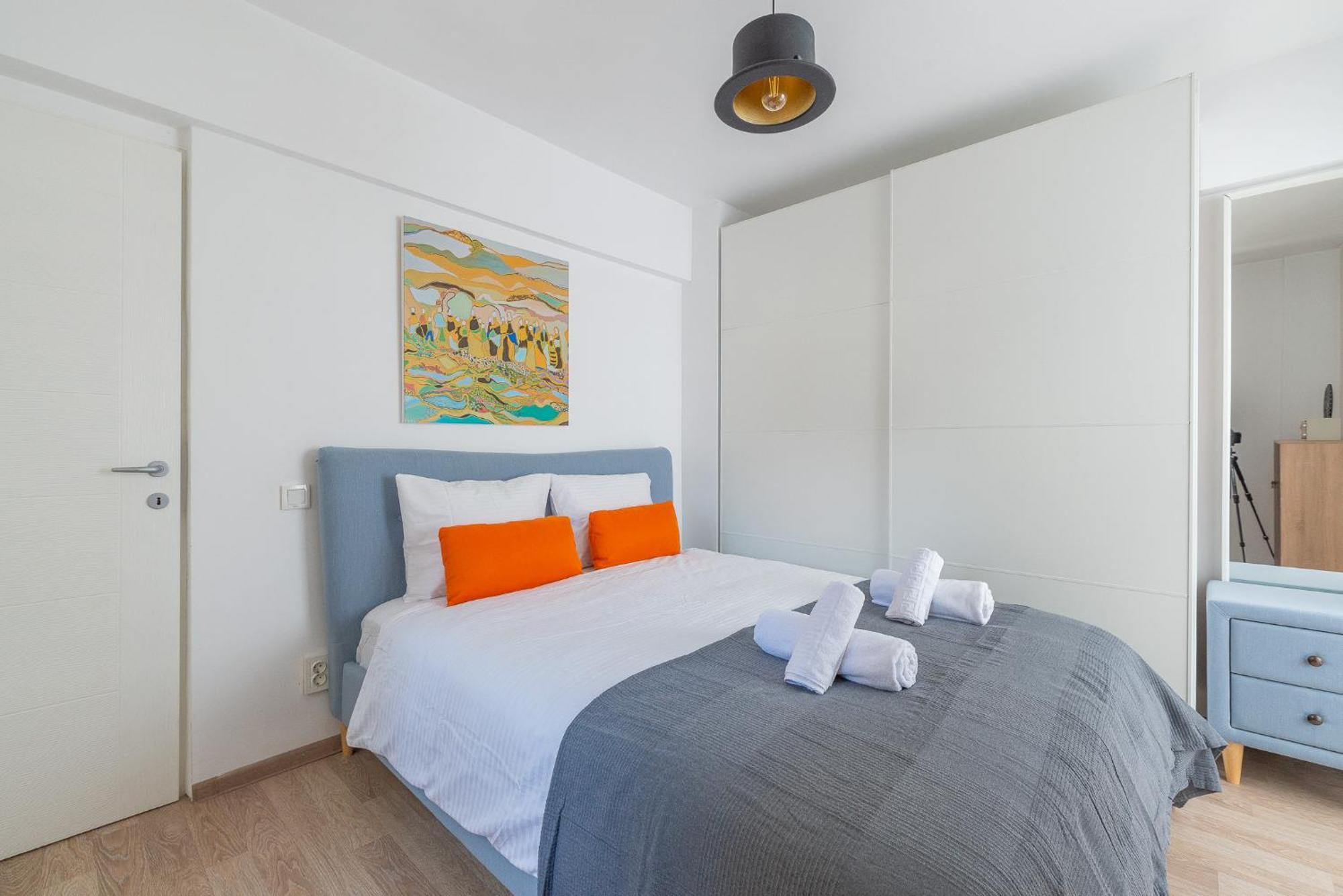 City Center-Cozy One Bedroom Apartment Bukares Bagian luar foto