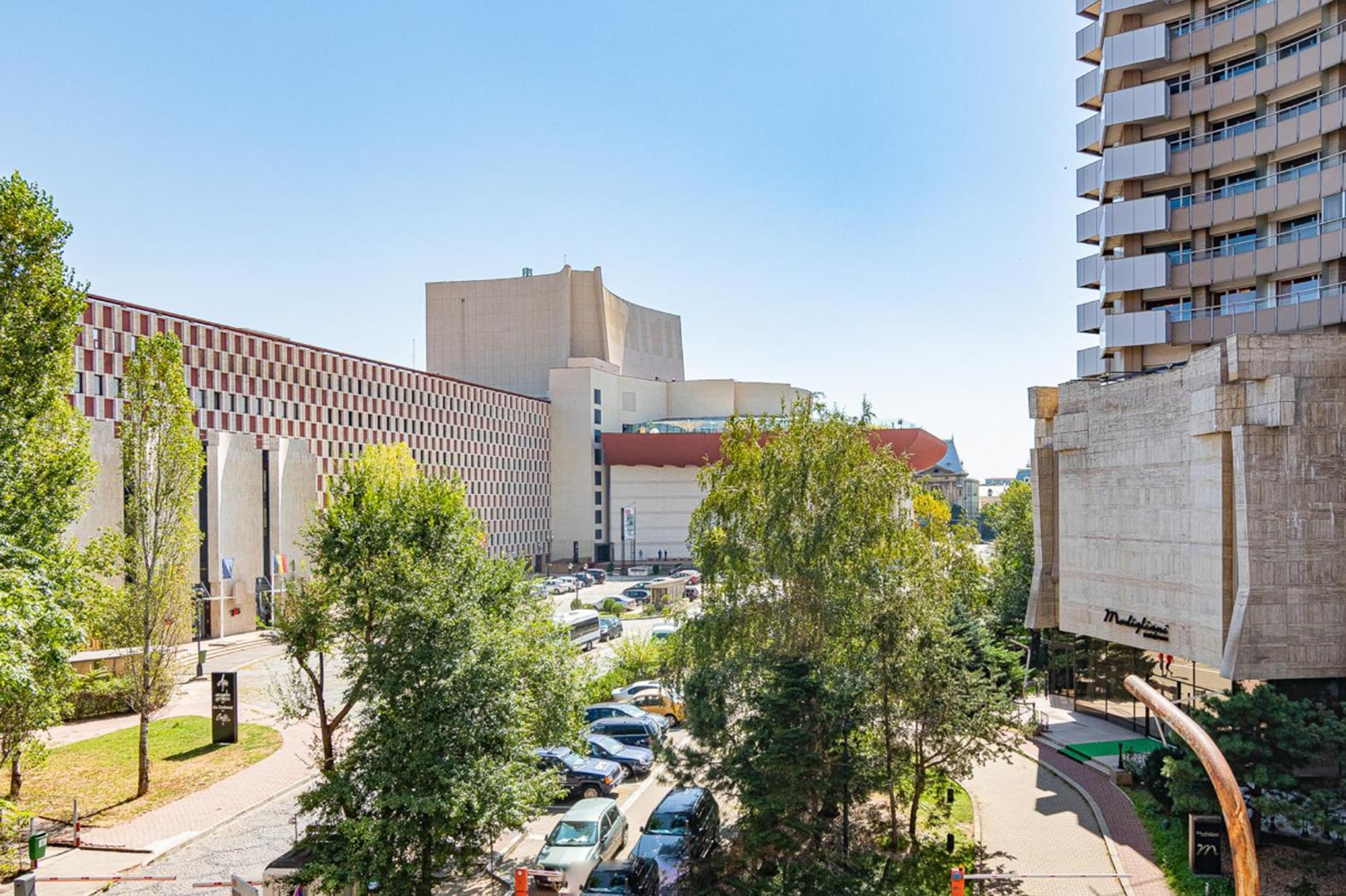 City Center-Cozy One Bedroom Apartment Bukares Bagian luar foto