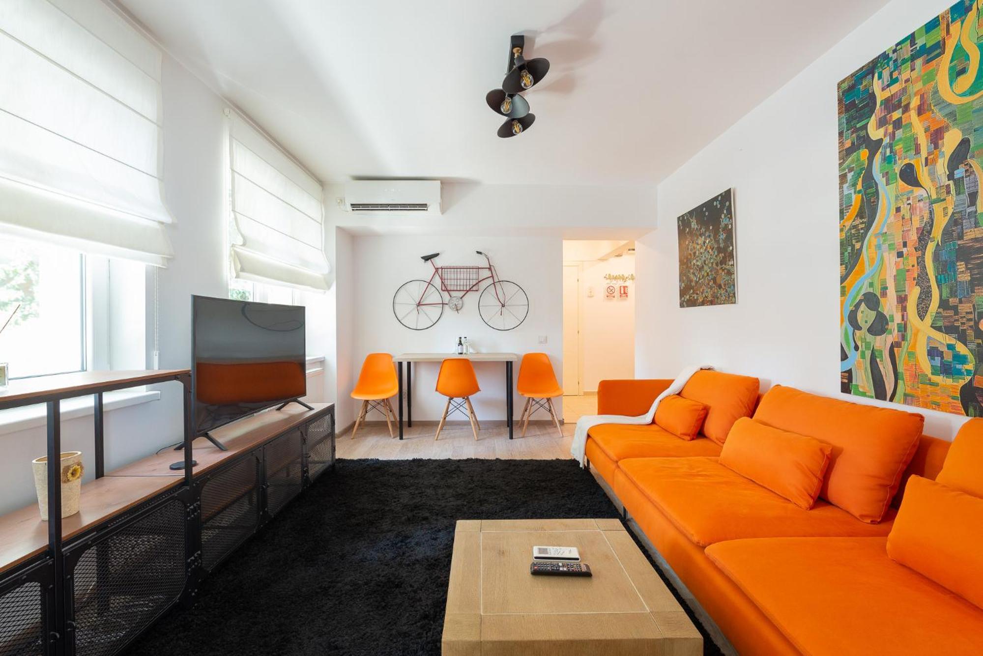 City Center-Cozy One Bedroom Apartment Bukares Bagian luar foto